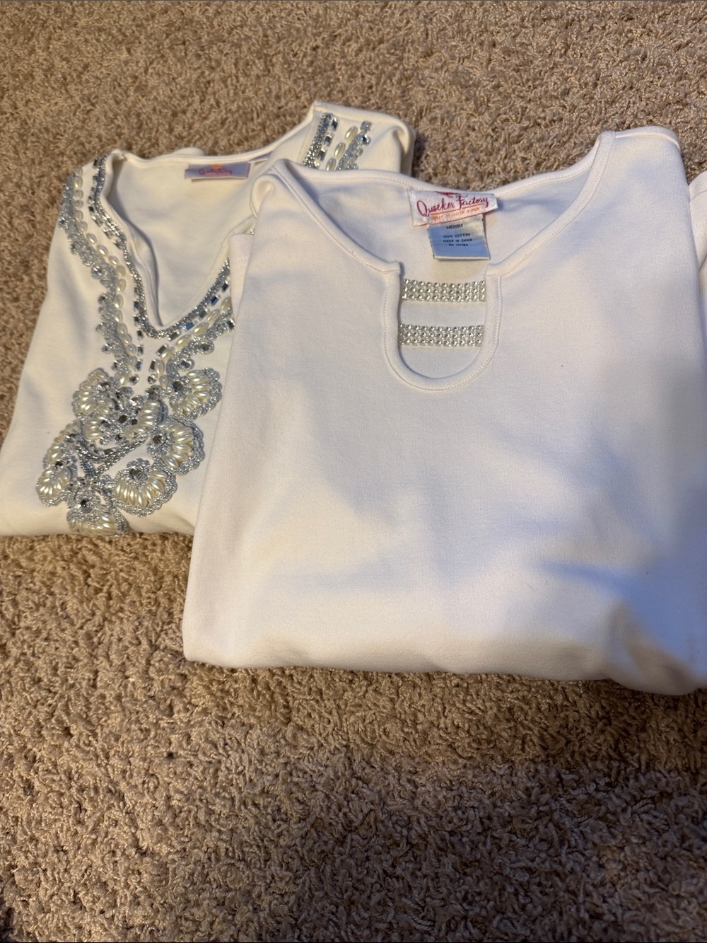 2pk Women’s Quacker Factory Embellished White V-Neck Women's Top Sz Medium